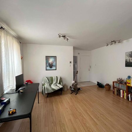 3 1/2 très ensoleillé Vieux Longueuil 1275$/mois à partir du 1 septembre - Photo 3