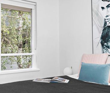 Chic Two-Bedroom Apartment in Windsor's Prime Locale - Your Perfect... - Photo 4