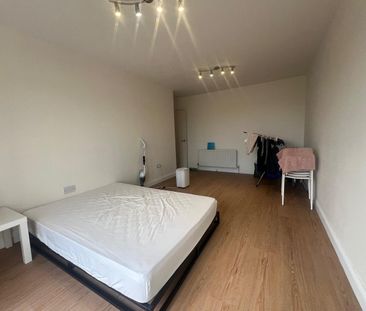 2 Bed Flat, Baltimore House, SW19 - Photo 1