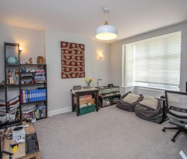 4 bedroom semi-detached house to rent - Photo 3