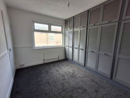 3 bedroom end of terrace house to rent - Photo 5