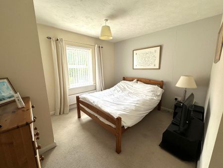 4 bedroom detached house to rent - Photo 4