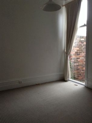 Beautifully presented brick Victorian - 4 MONTH LEASE - Photo 1