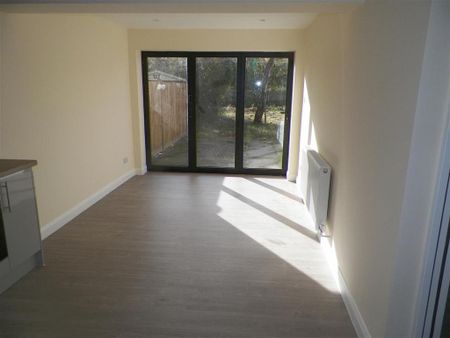 2 bedroom end of terrace house to rent - Photo 3