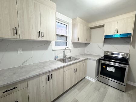 For Lease - 229 Crestwood Road, Vaughan, Ontario - Photo 4