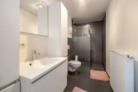 Instapklaar 1-slaapkamer appartement met private autostaanplaats - Photo 5