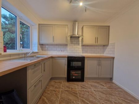 2 bedroom end of terrace house to rent - Photo 5