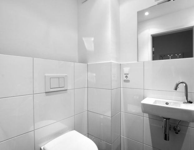 Großzügiges Wohnen mit Balkon Nähe Rathenauplatz - Photo 1