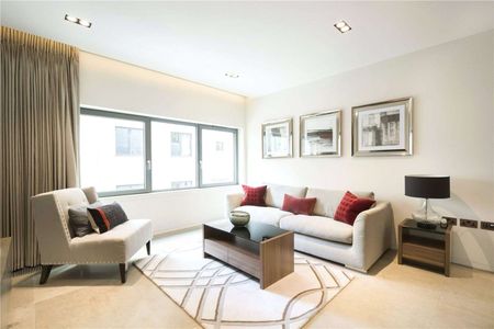 Exceptional first floor apartment, enviably located in the heart of St. James's. - Photo 2