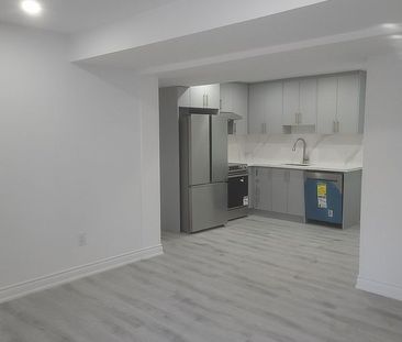 For Lease - 43 Herefordshire Crescent Unit# UNIT 2, Newmarket, Ontario - Photo 4