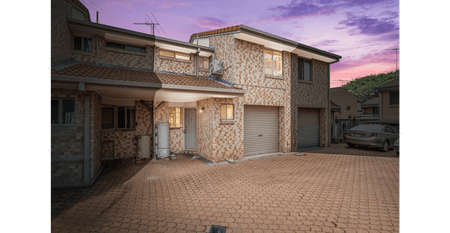 Stylish Townhouse Opposite Chatswood Central – Comfort, Space & Convenience - Photo 2