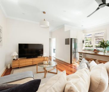 Art Deco Haven With A Semi-Like Layout And Boho Beach Vibe, 400m To... - Photo 2