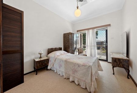 Spacious, Freshly Painted Family Home in a Prime Prairiewood Location - Photo 4