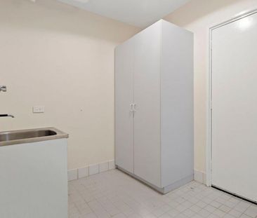 Comfortable living on a quiet street! - Photo 5
