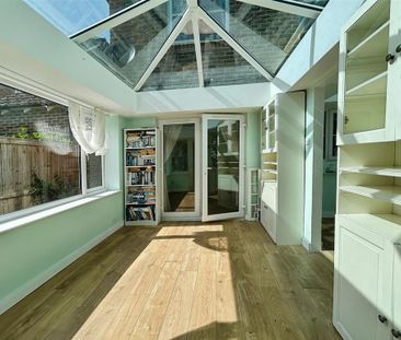 4 bedroom link detached house to rent - Photo 3