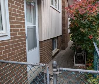 1+den near Don Mills Station - Photo 4