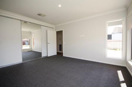 Executive Home - Photo 5