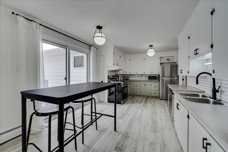 3 Bedroom Upper Suite in College Park - Photo 4