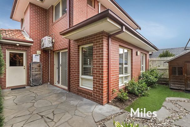 2/5 Kenilworth Parade, Ivanhoe - Photo 1