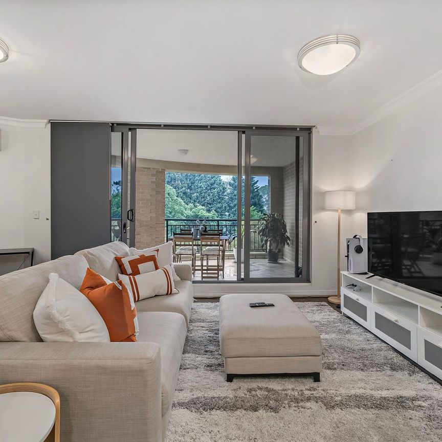 Spacious open plan living - Photo 1