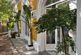 Villa-Parioli: Beautiful independent house with large private garden and terraces. Spacious living, formal dining, study-music room, sun room, 5 bedrooms, 4 bathrooms, parking. rif 163