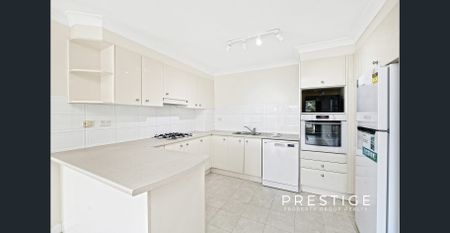 SPACIOUS 3-BEDROOM APARTMENT! - Photo 4