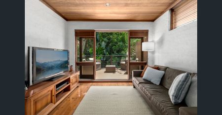 Character-filled semi with sun and double parking - Photo 3