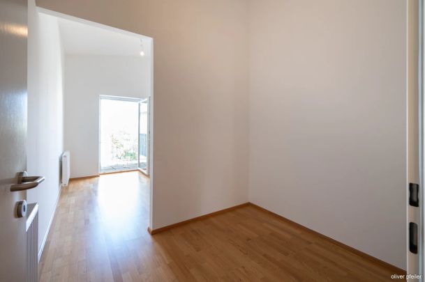 WOHLFÜHLWOHNUNG 3-ZIMMER DACHGESCHOSSWOHNUNG MIT KLIMAANLAGE und kleiner Terrasse - Photo 1