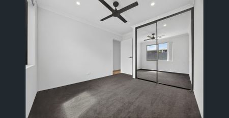 Stunning Lakelands Home - 4 x 2 with double garage - Photo 5