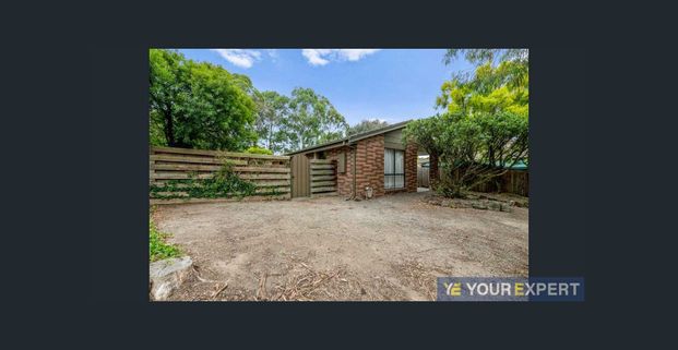 Fountain Gate Shopping Centre just a 2-minute walk away! - Photo 1