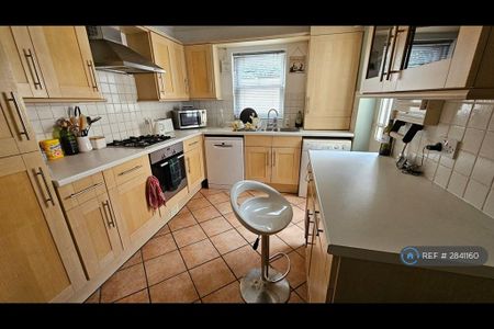1 bedroom in a house share to rent - Photo 3