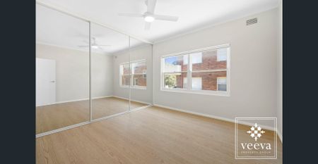 Bright & Spacious 3-Bedroom Apartment with Beach Views - Photo 4