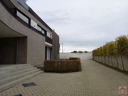 Lichtrijk appartement met groot terras en dubbele garagebox - Photo 3