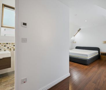 4 bedroom townhouse to rent in Mercator Place, nr Canary Wharf E14 - Photo 3