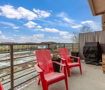Beautiful South Facing Top Floor One Bed and Den Condo in Cloverdale - Photo 1