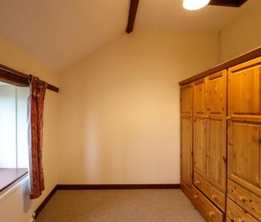 2 bedroom end of terrace house to rent - Photo 4