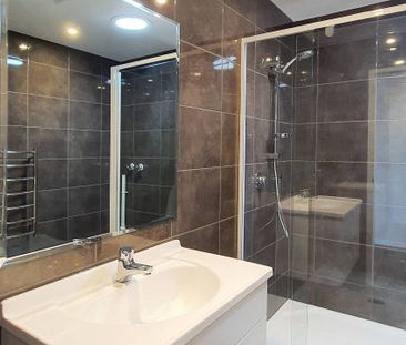 Stylish apartment & water included in the rent - Photo 1