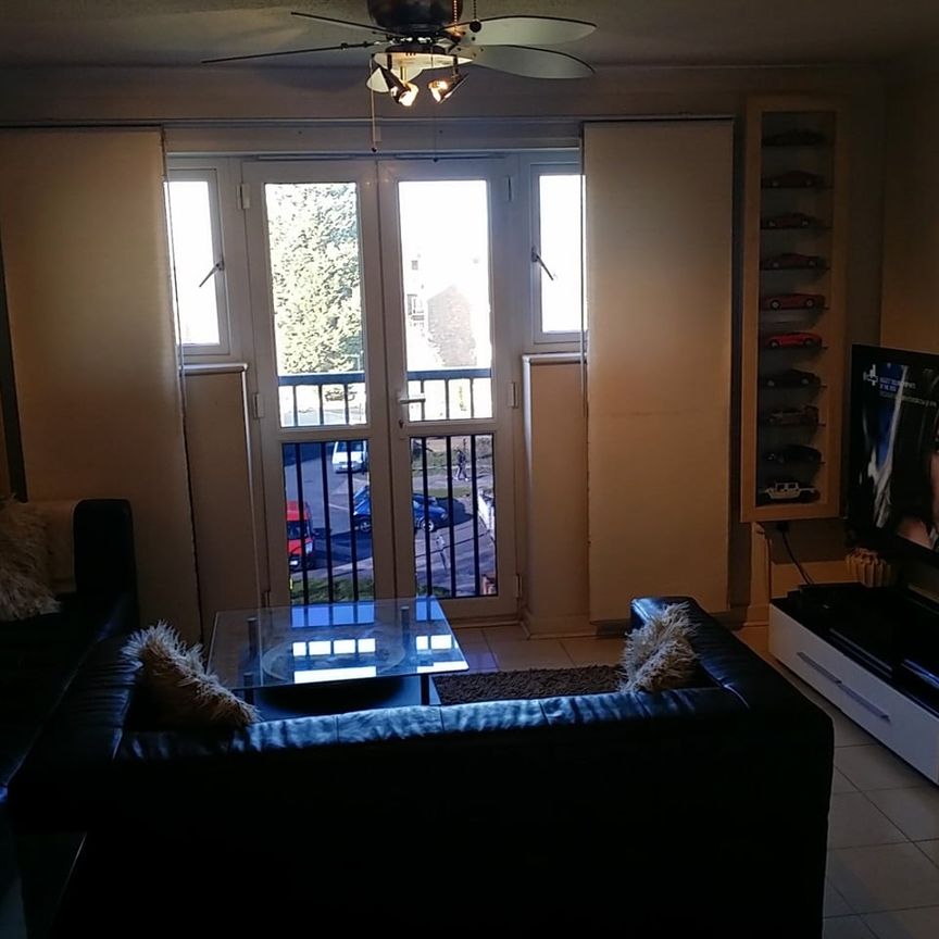 2 Bed Flat, Orchid Gardens, TW3 - Photo 1