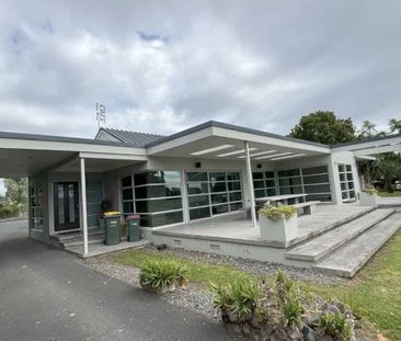 Lovely 6 bedroom Family Home Ardmore - Photo 4