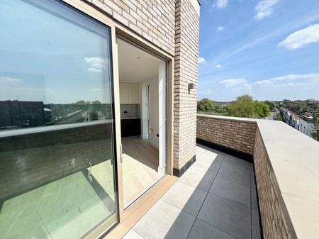 High Road, Leyton E10, London - Photo 4