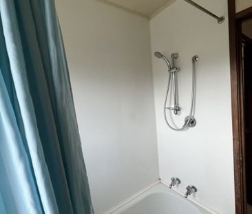 Three bedrooms in sought after location - Photo 3