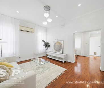 Gorgeous Family Home in Coveted Pocket of Homebush West - Photo 2
