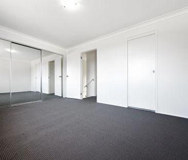 Spacious, Newly Renovated Townhouse - Photo 3
