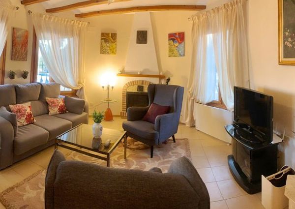 Villa for rent with 3 bedrooms and pool in Calpe for the winter season.