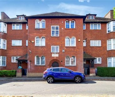 3 bedroom flat in Sheldon Avenue - Photo 2