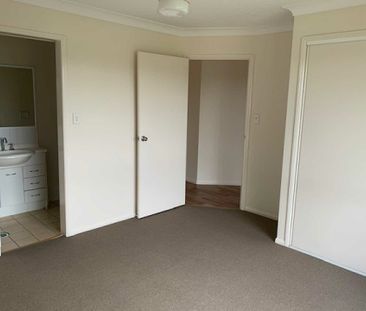 Well-Presented Home in Convenient Waterford Location - Photo 3