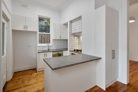 6 Lambeth Place, St Kilda VIC 3182 - House For Rent | Domain - Photo 2