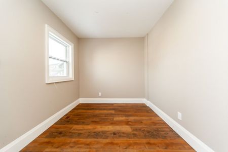 For Lease - 3328 Dundas Street Unit# Upper, Toronto, Ontario - Photo 2