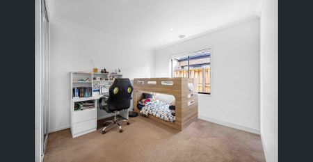 Elegant Family Home in a Prime Manor Lakes Location - Photo 5