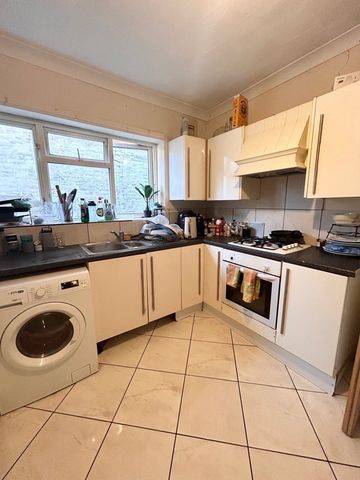 Room in a Shared House, The Polygon, SO15 - Photo 4